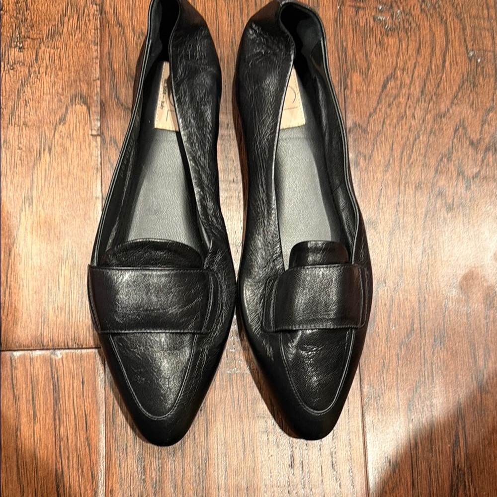 Black Leather AGL pointed toe shoe made in Italy NWOT